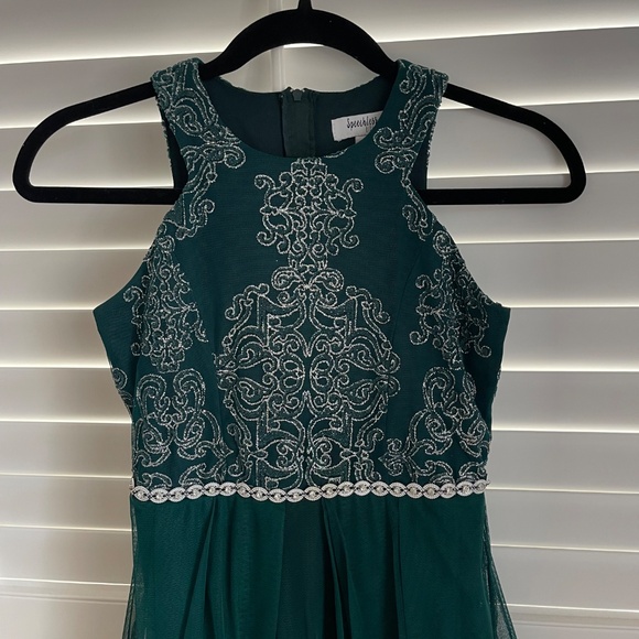 Girls dress - Picture 2 of 3